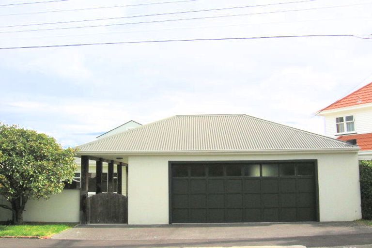 Photo of property in 6 Ashleigh Crescent, Miramar, Wellington, 6022
