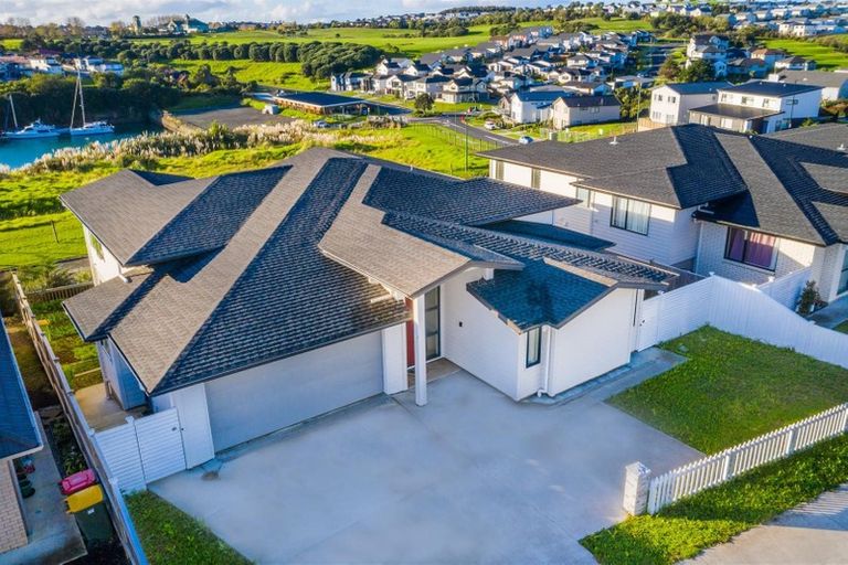 Photo of property in 6 Resolution Drive, Gulf Harbour, Whangaparaoa, 0930