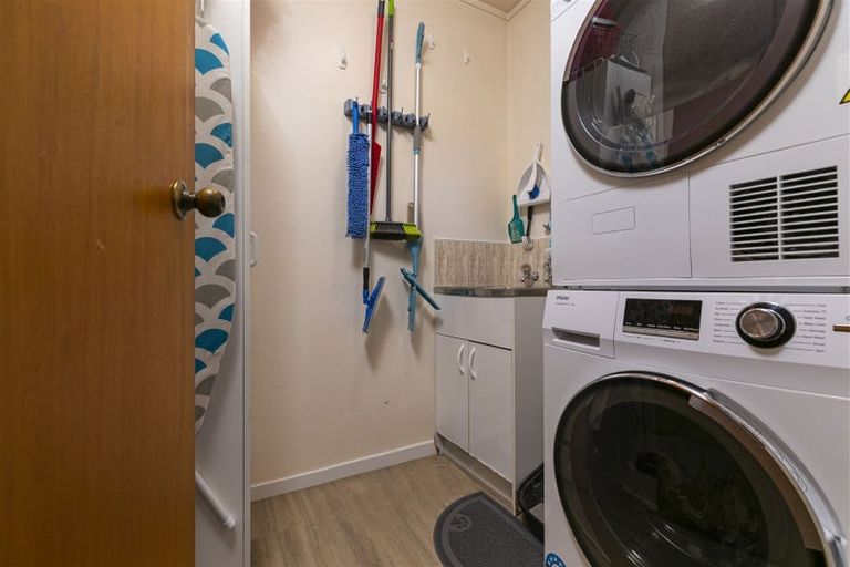 Photo of property in 45 Rosewarne Crescent, Glendene, Auckland, 0602