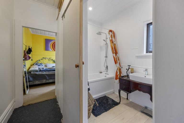 Photo of property in 96 Bridge Street, Eltham, 4322