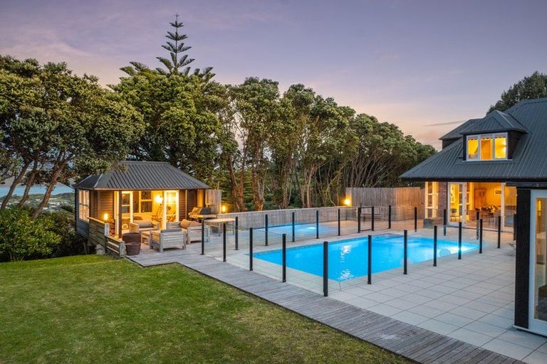 Photo of property in 34 Seatoun Heights Road, Seatoun, Wellington, 6022