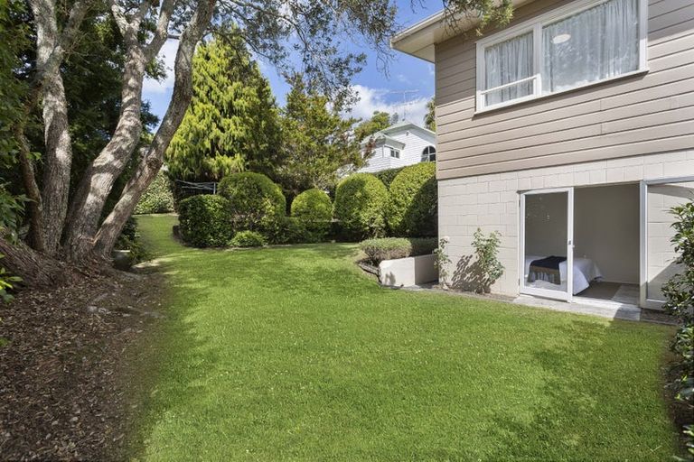 Photo of property in 7 Kathleen Street, Totara Vale, Auckland, 0627