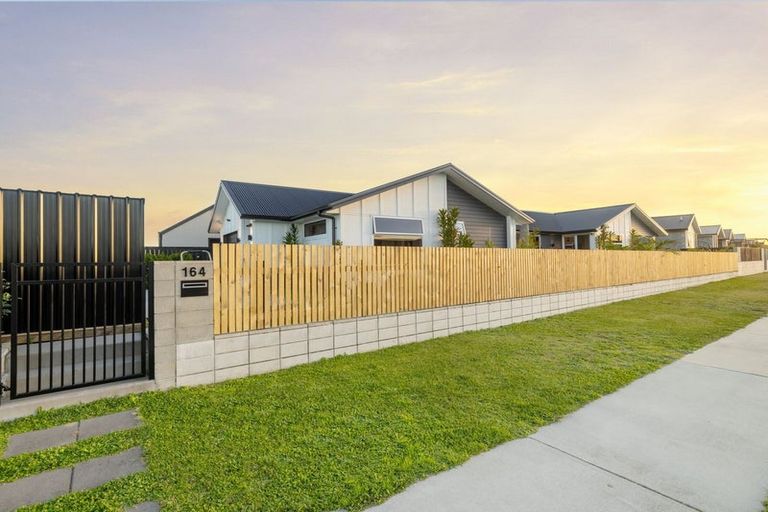 Photo of property in 164 Te Okuroa Drive, Papamoa, 3118