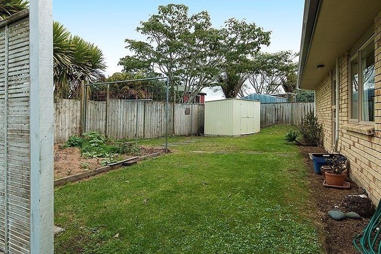 Photo of property in 18 Ernest Shackleton Place, Waiuku, 2123