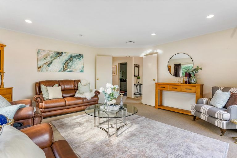 Photo of property in 41 Headcorn Place, Botany Downs, Auckland, 2010