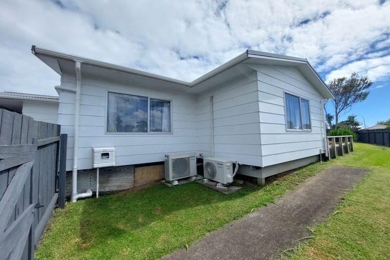 Photo of property in 19 Camellia Avenue, Bell Block, New Plymouth, 4312