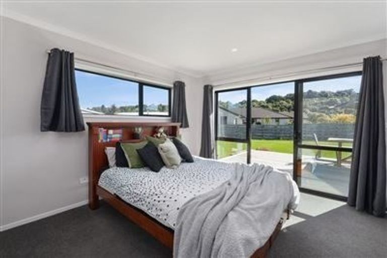 Photo of property in 27 Pukeko Way, Kinloch, Taupo, 3377
