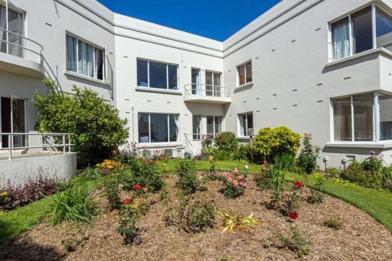 Photo of property in 1-12/48 The Bay Hill, Timaru, 7910