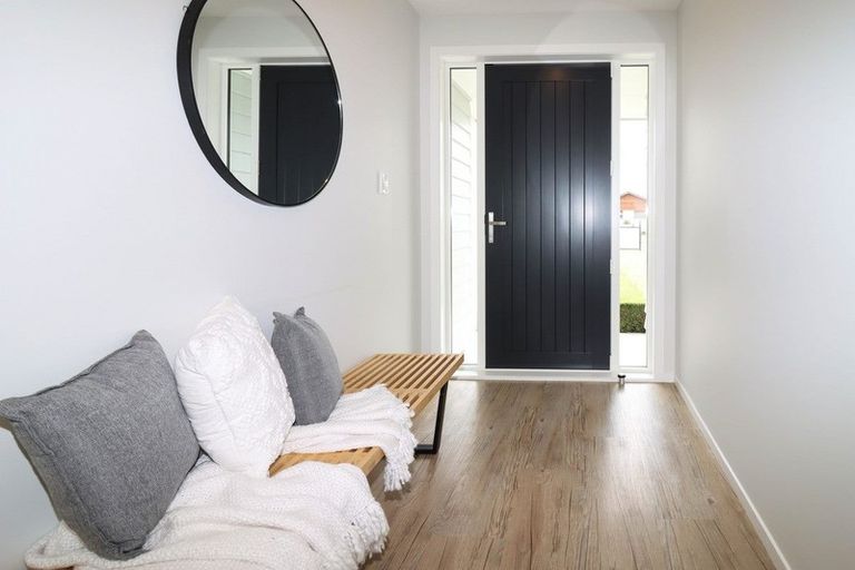 Photo of property in 28 Feist Street, Carterton, 5713