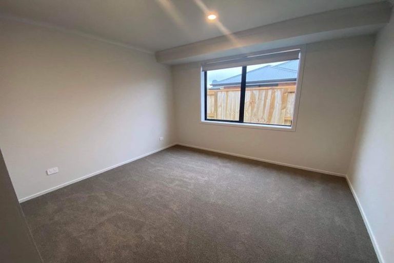 Photo of property in 63 Kaurinui Crescent, One Tree Point, 0118