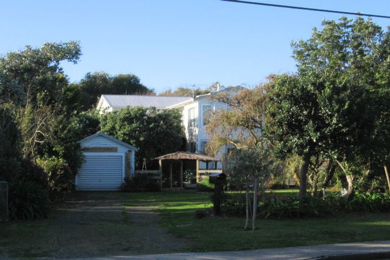 Photo of property in 29 Te Moana Road, Waikanae Beach, Waikanae, 5036