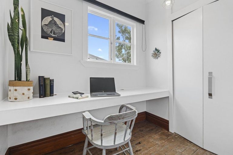 Photo of property in 15 Morley Street, New Plymouth, 4310