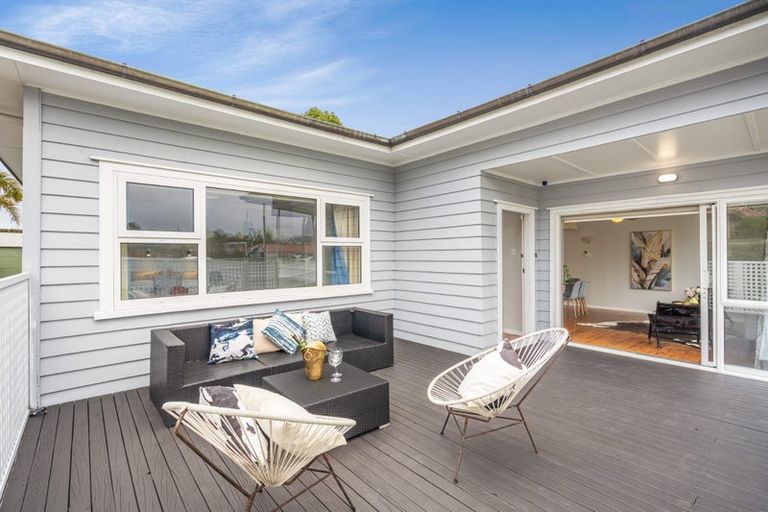 Photo of property in 1/206 Onewa Road, Birkenhead, Auckland, 0626