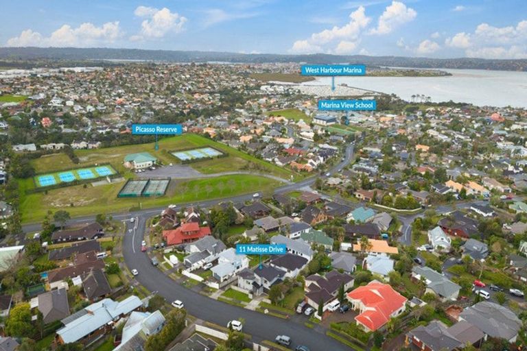 Photo of property in 11 Matisse Drive, West Harbour, Auckland, 0618