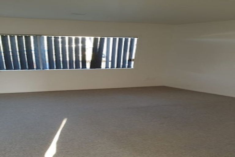 Photo of property in 27 Dovey Place, Massey, Auckland, 0614