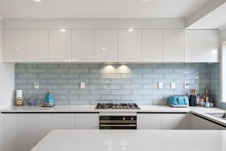 Photo of property in 2/23 Parr Terrace, Castor Bay, Auckland, 0620