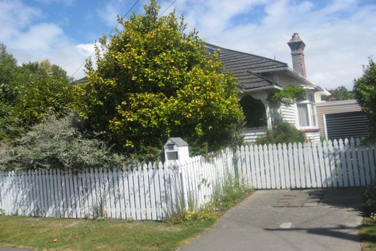 Photo of property in 18 Sandwich Road, Beckenham, Christchurch, 8023