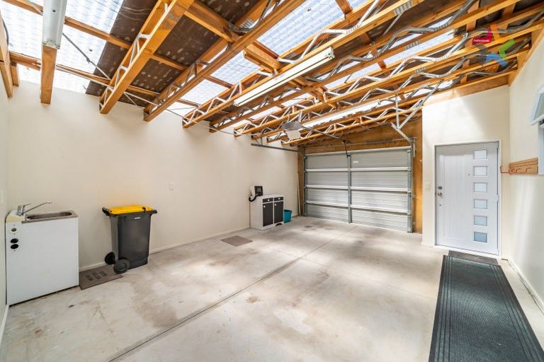 Photo of property in 28 Lincoln Avenue, Tawa, Wellington, 5028