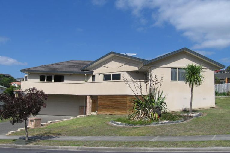 Photo of property in 4 Nottingham Place, Northcross, Auckland, 0630