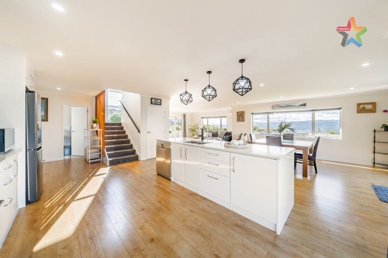 Photo of property in 2 Poto Road, Normandale, Lower Hutt, 5010