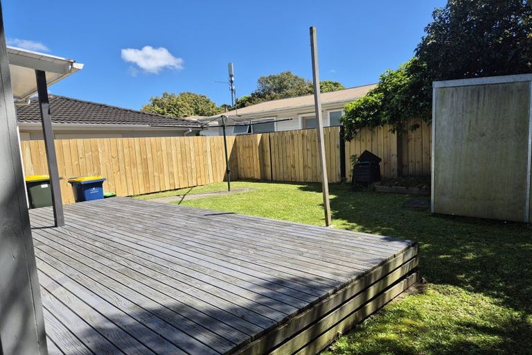 Photo of property in 2 Riverpark Crescent, Henderson, Auckland, 0610