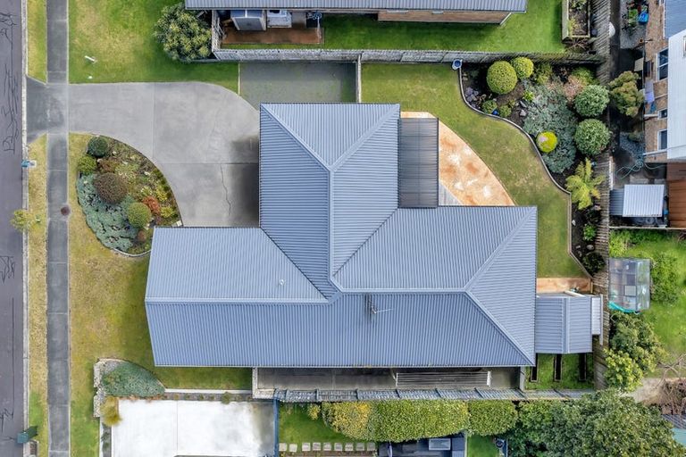 Photo of property in 32 Bermuda Place, One Tree Point, 0118