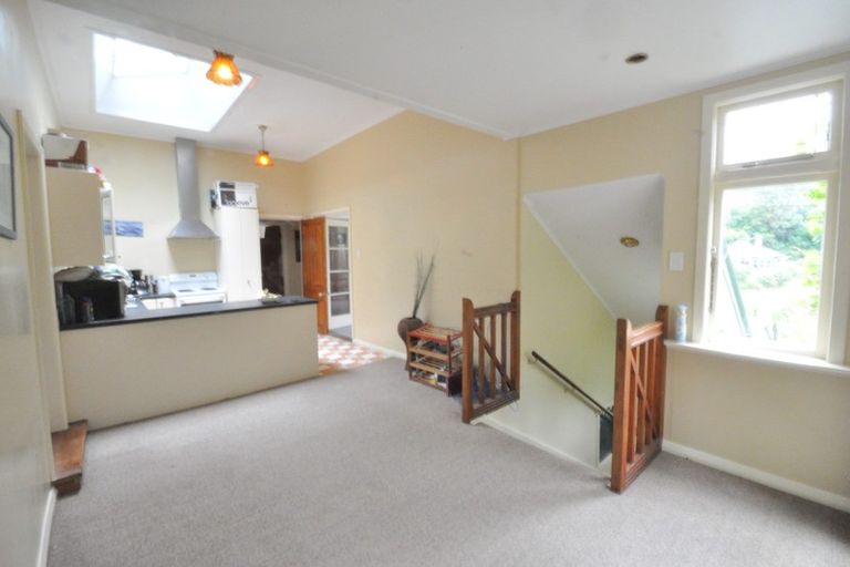 Photo of property in 140 Glenmore Street, Northland, Wellington, 6012