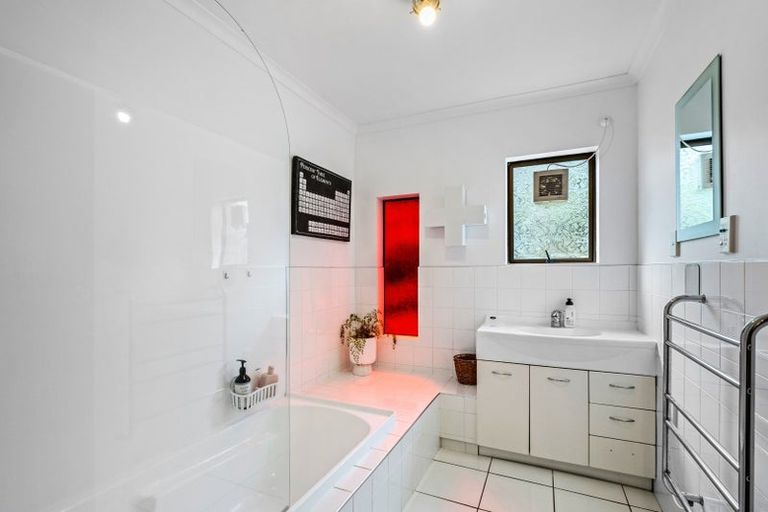 Photo of property in 7 Honnor Place, Hurdon, New Plymouth, 4310