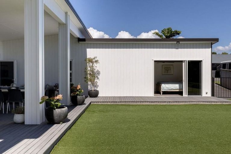 Photo of property in 9 Washingtonia Way, Omokoroa, 3114