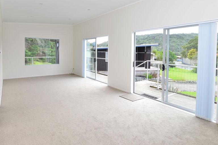 Photo of property in 5a Waiwera Place, Merrilands, New Plymouth, 4312