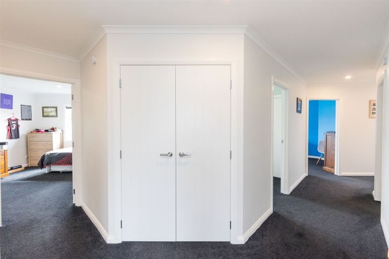 Photo of property in 4 Stratford Court, Fitzherbert, Palmerston North, 4410