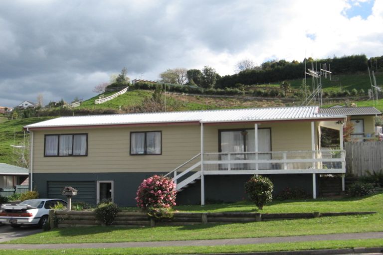 Photo of property in 27 Resolution Road, Welcome Bay, Tauranga, 3112