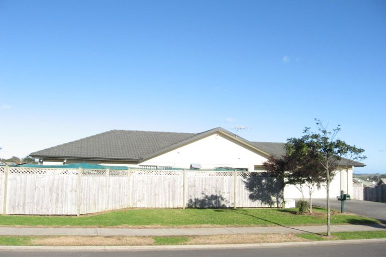 Photo of property in 12 Ashmere Lane, Weymouth, Auckland, 2103