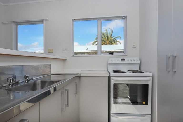 Photo of property in 18 Roberts Road, Te Atatu South, Auckland, 0610