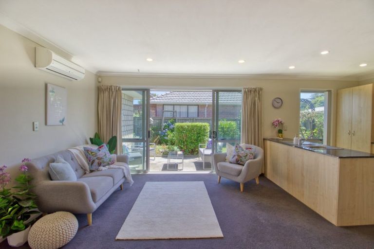 Photo of property in 2/335 Main South Road, Hornby, Christchurch, 8042