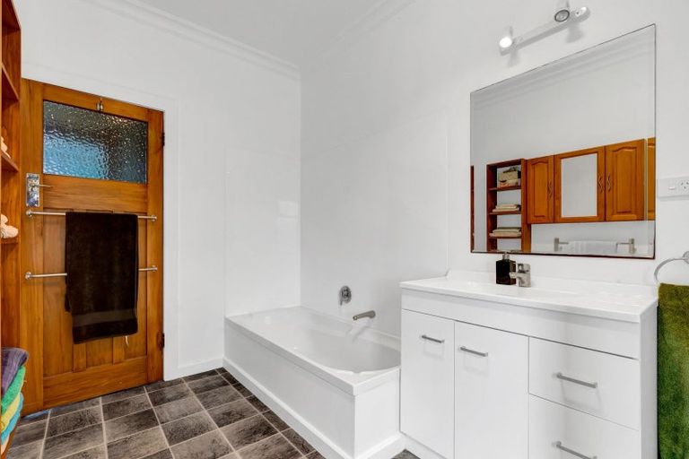 Photo of property in 17 Albion Street, Hawera, 4610