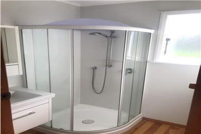 Photo of property in 20 Cotswold Crescent, Newlands, Wellington, 6037