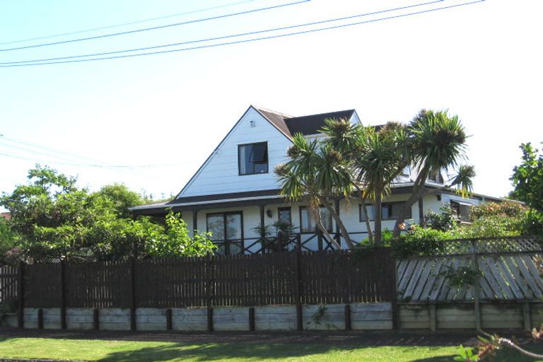 Photo of property in 2 Bangor Street, Point Chevalier, Auckland, 1022