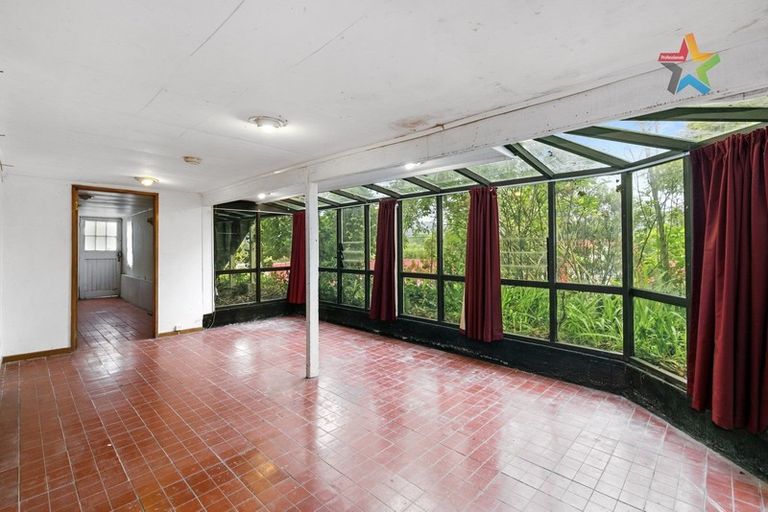 Photo of property in 261 Grounsell Crescent, Belmont, Lower Hutt, 5010