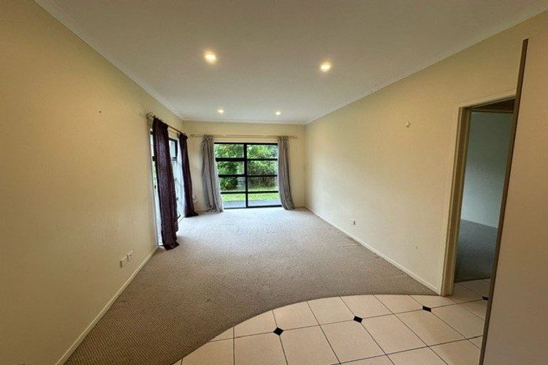 Photo of property in 36 Sea Spray Drive, Bucklands Beach, Auckland, 2012