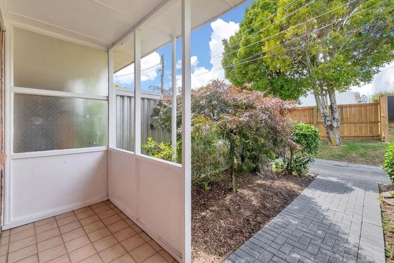 Photo of property in 1/8 Westward Ho, Glen Eden, Auckland, 0602