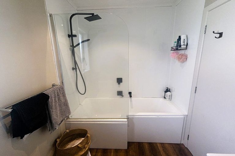 Photo of property in 1 Firth Place, Awapuni, Palmerston North, 4412