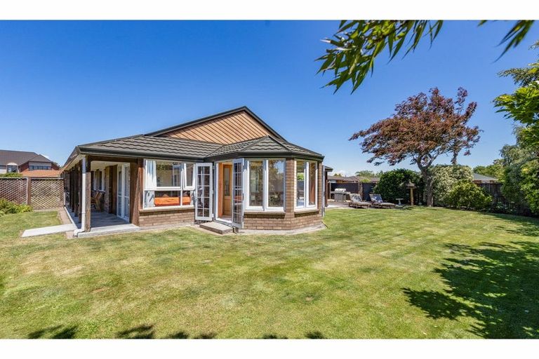 Photo of property in 2 Hinton Place, Rangiora, 7400