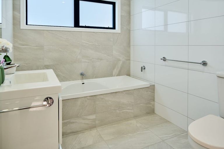 Photo of property in 4 Caughley Grove, Karori, Wellington, 6012