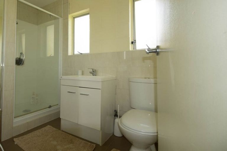 Photo of property in 2/138 Rangatira Road, Beach Haven, Auckland, 0626