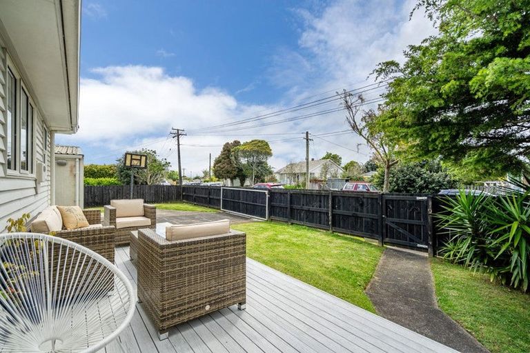 Photo of property in 2a Helga Crescent, Te Atatu Peninsula, Auckland, 0610