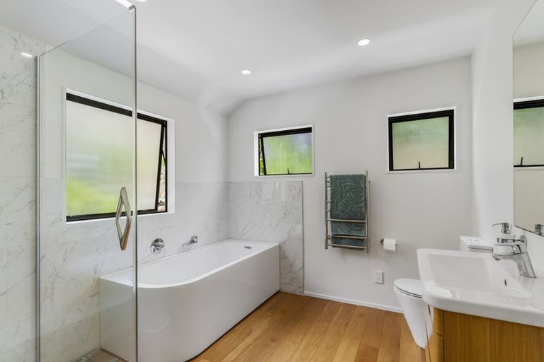 Photo of property in 5 Honeysuckle Lane, Mairangi Bay, Auckland, 0630