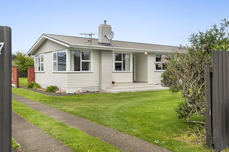 Photo of property in 17 Grey Street, Normanby, Hawera, 4614