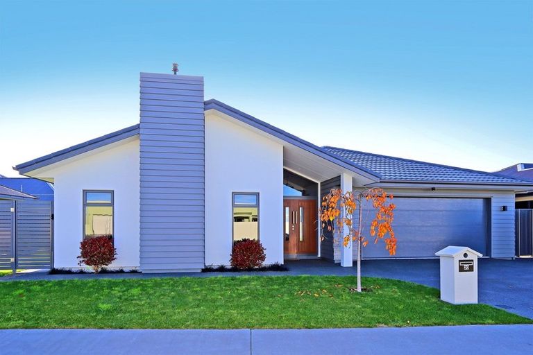 Photo of property in 20 Aspiring Drive, Poraiti, Napier, 4112