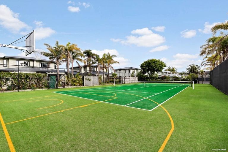 Photo of property in 1/2 Armoy Drive, East Tamaki, Auckland, 2016